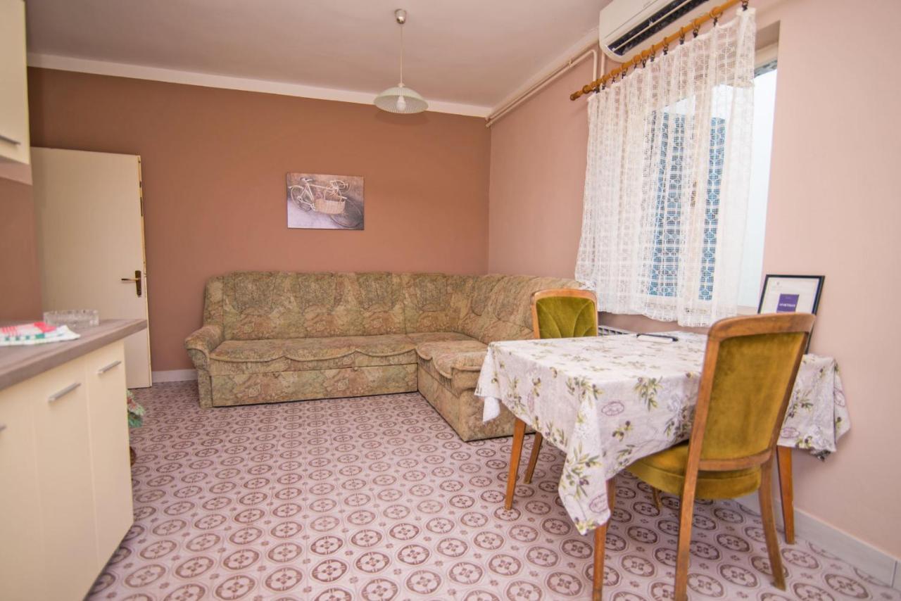 Nena Lägenhet Mali Lošinj Exteriör bild