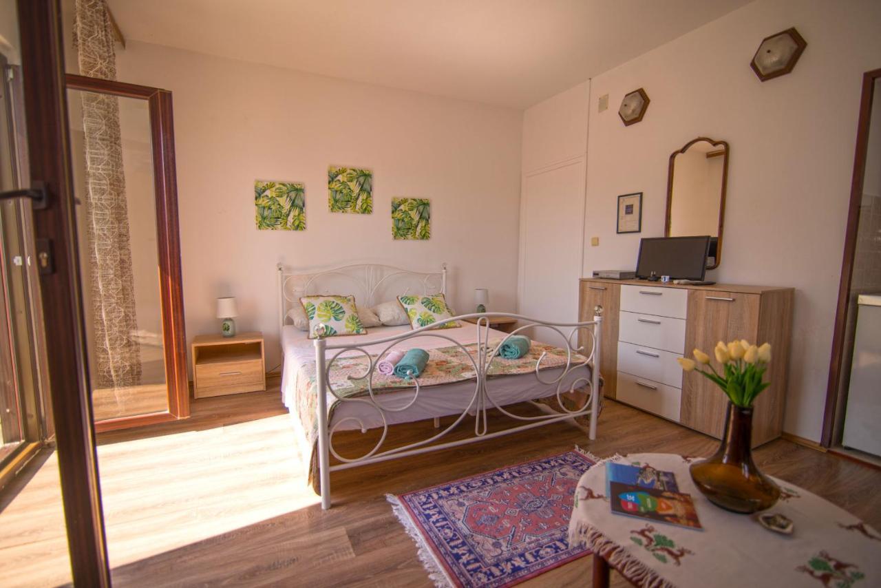 Nena Lägenhet Mali Lošinj Exteriör bild