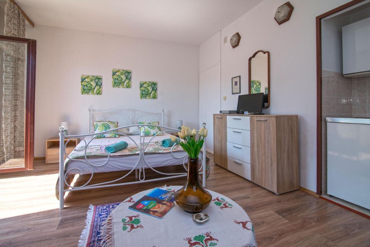 Nena Lägenhet Mali Lošinj Exteriör bild